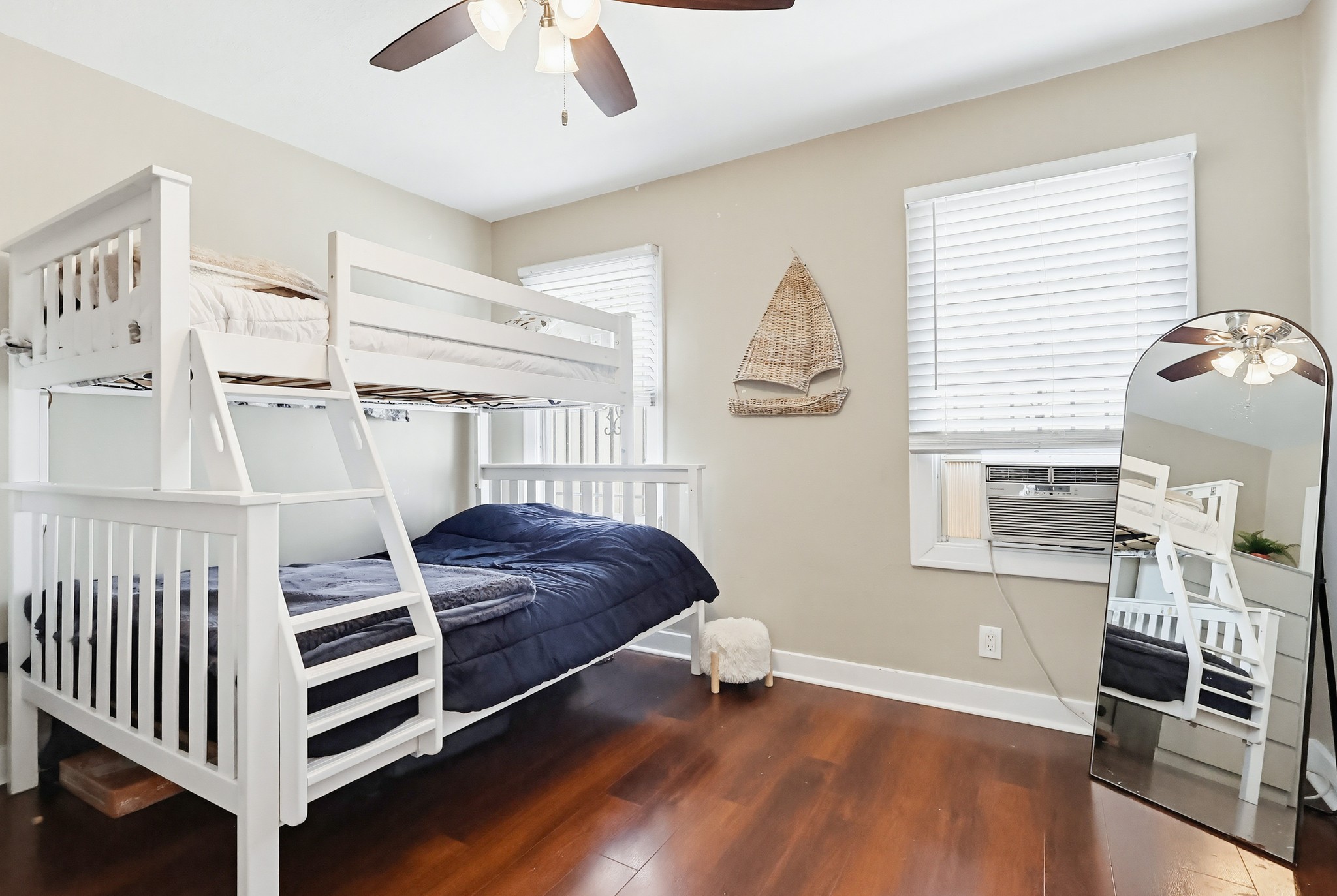 Virtual tour photo 37 of 59 for 814 S Alma St