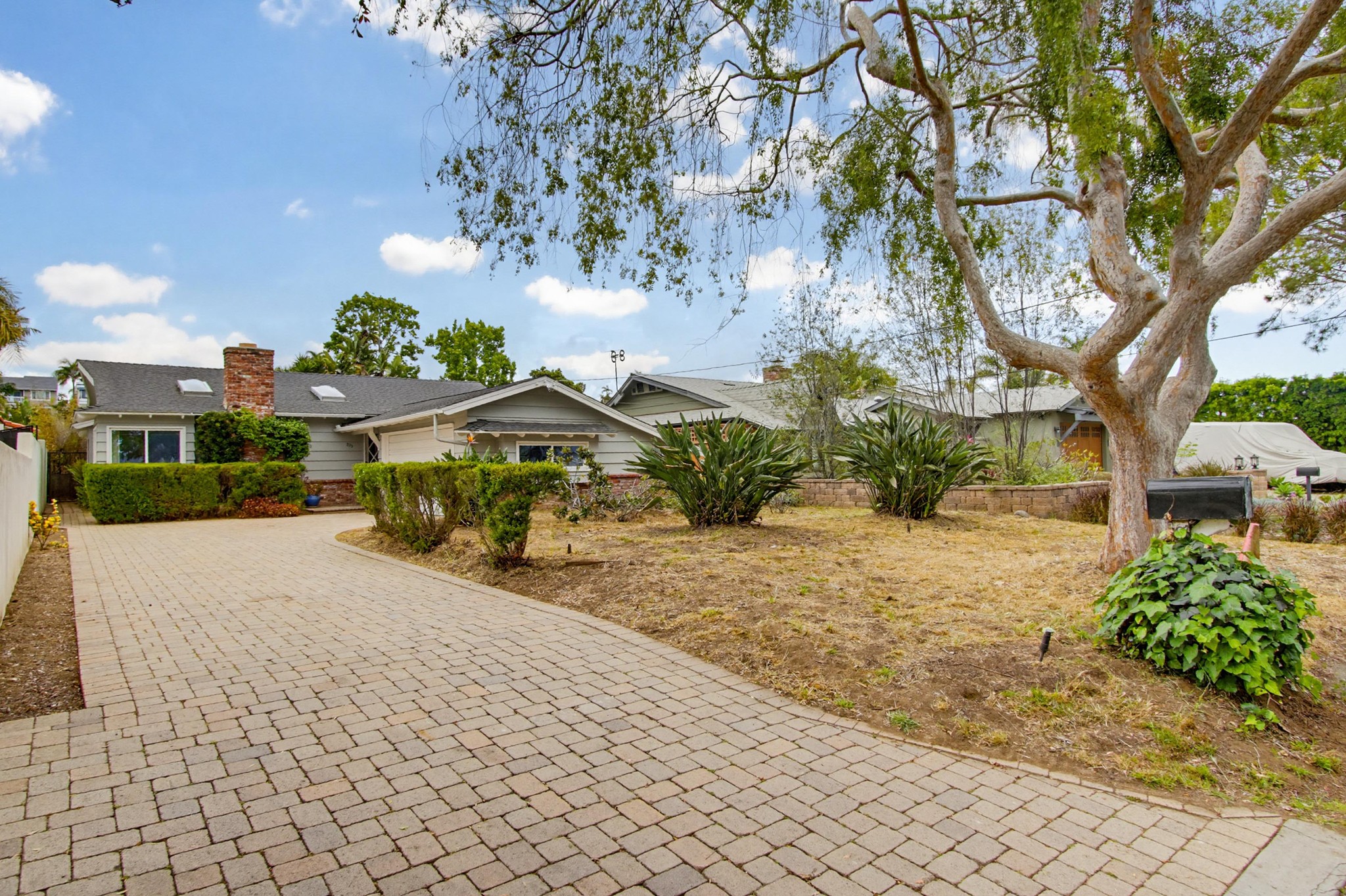 Virtual tour photo 1 of 43 for 815 Hermes Ave