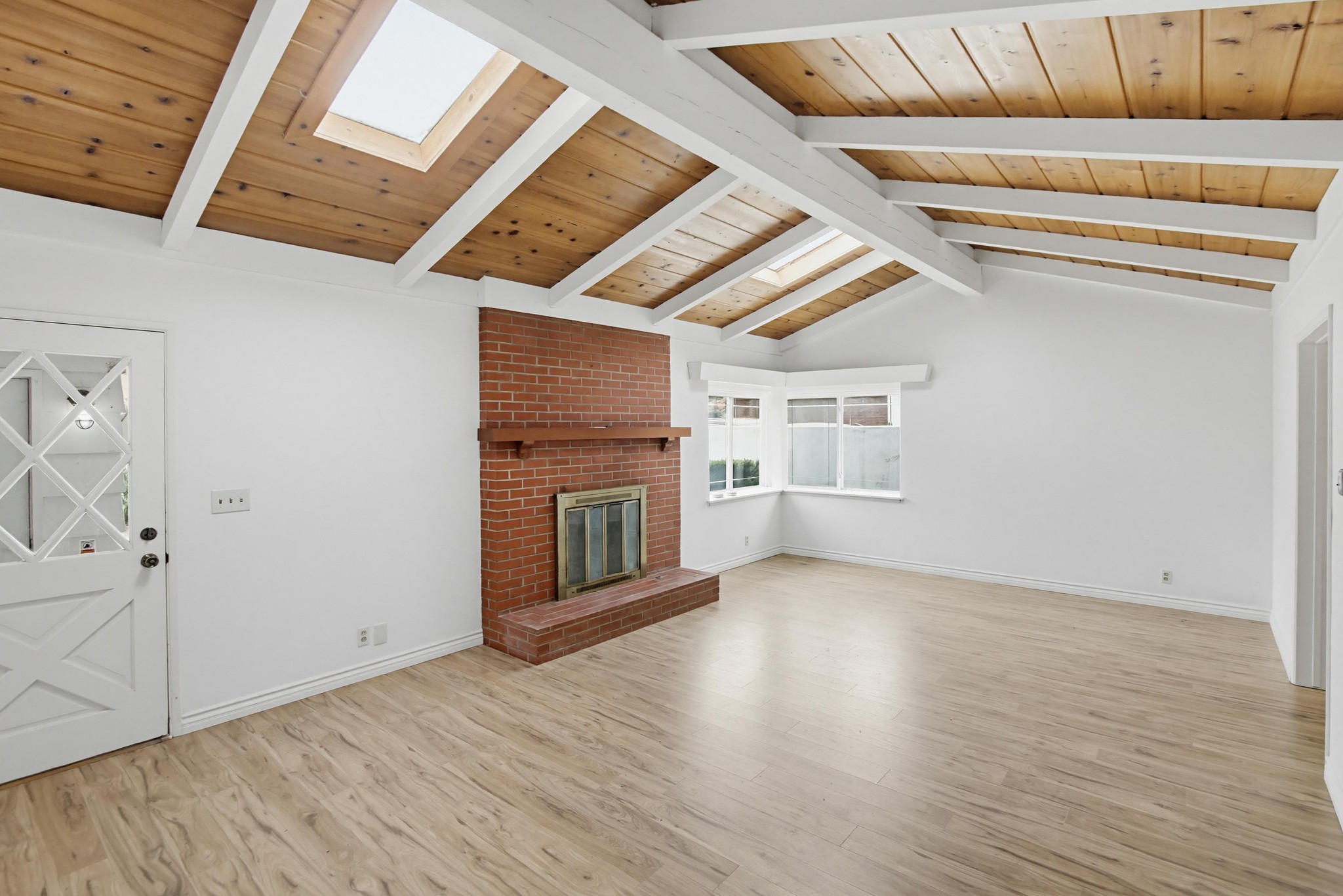 Virtual tour photo 6 of 43 for 815 Hermes Ave
