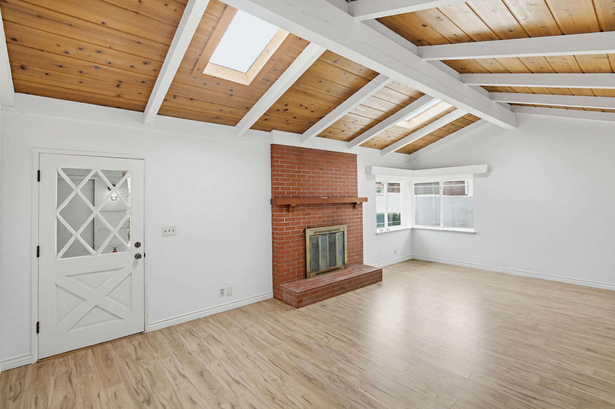 Virtual tour photo 7 of 43 for 815 Hermes Ave