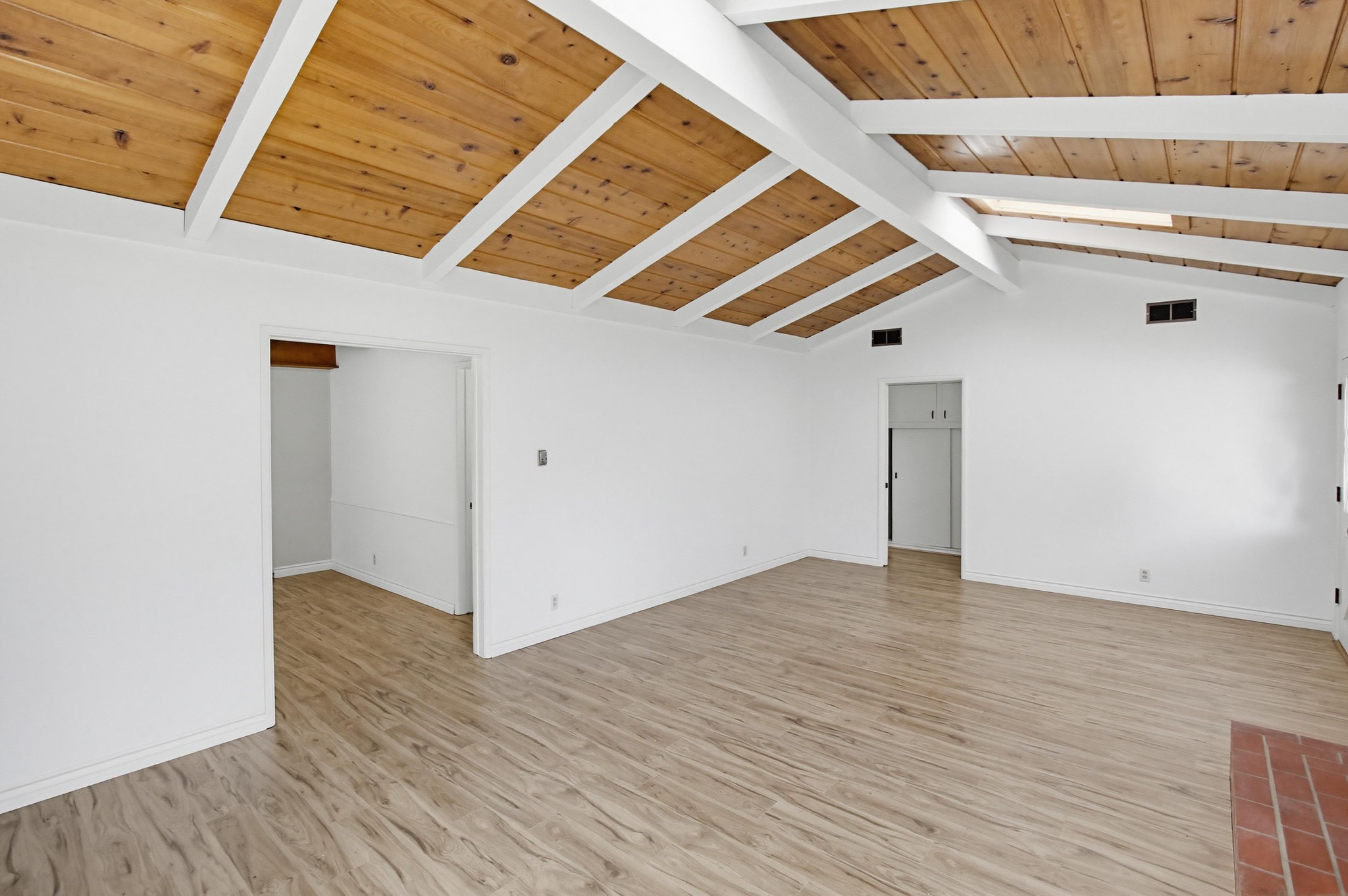 Virtual tour photo 10 of 43 for 815 Hermes Ave
