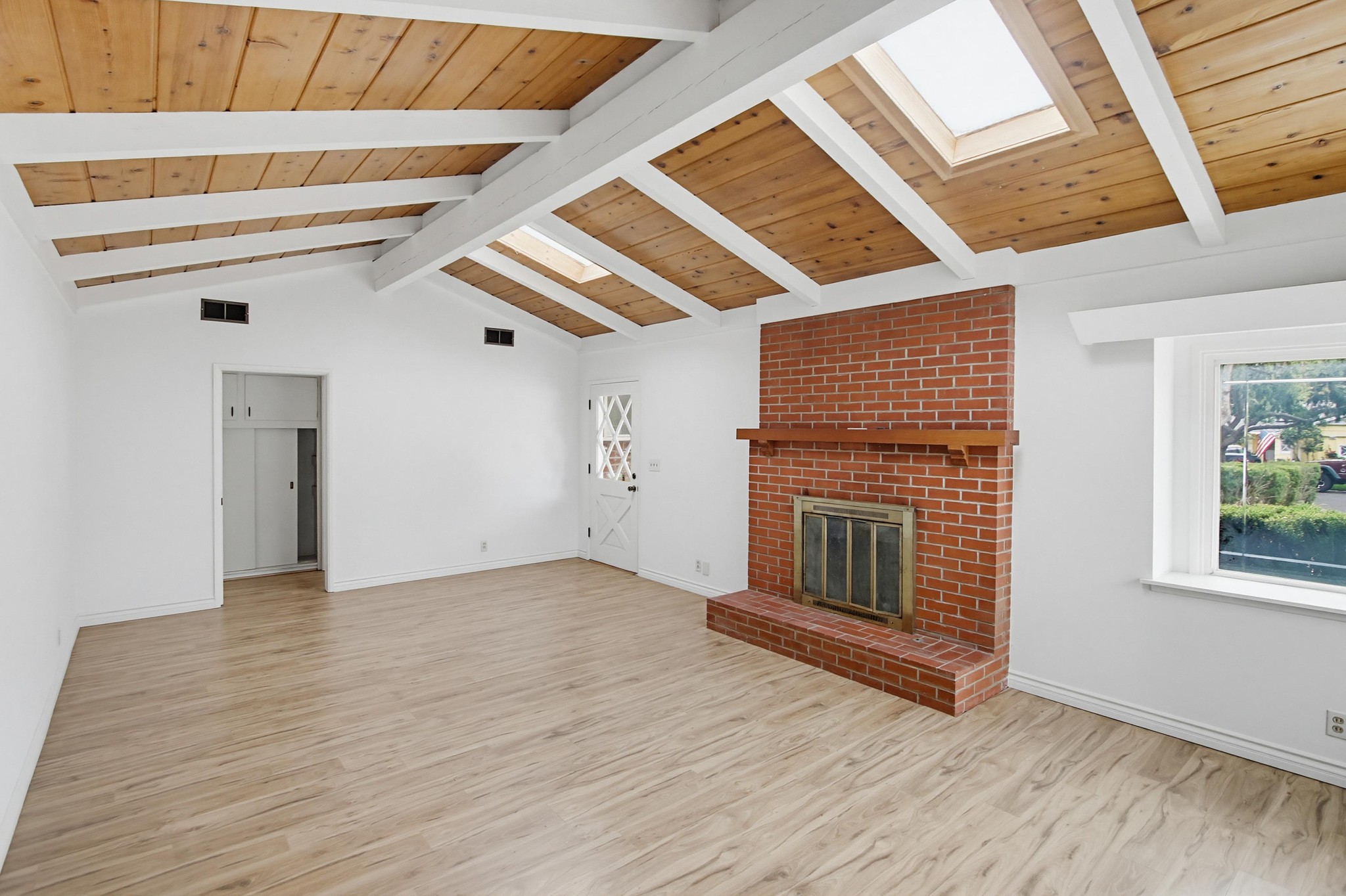Virtual tour photo 11 of 43 for 815 Hermes Ave