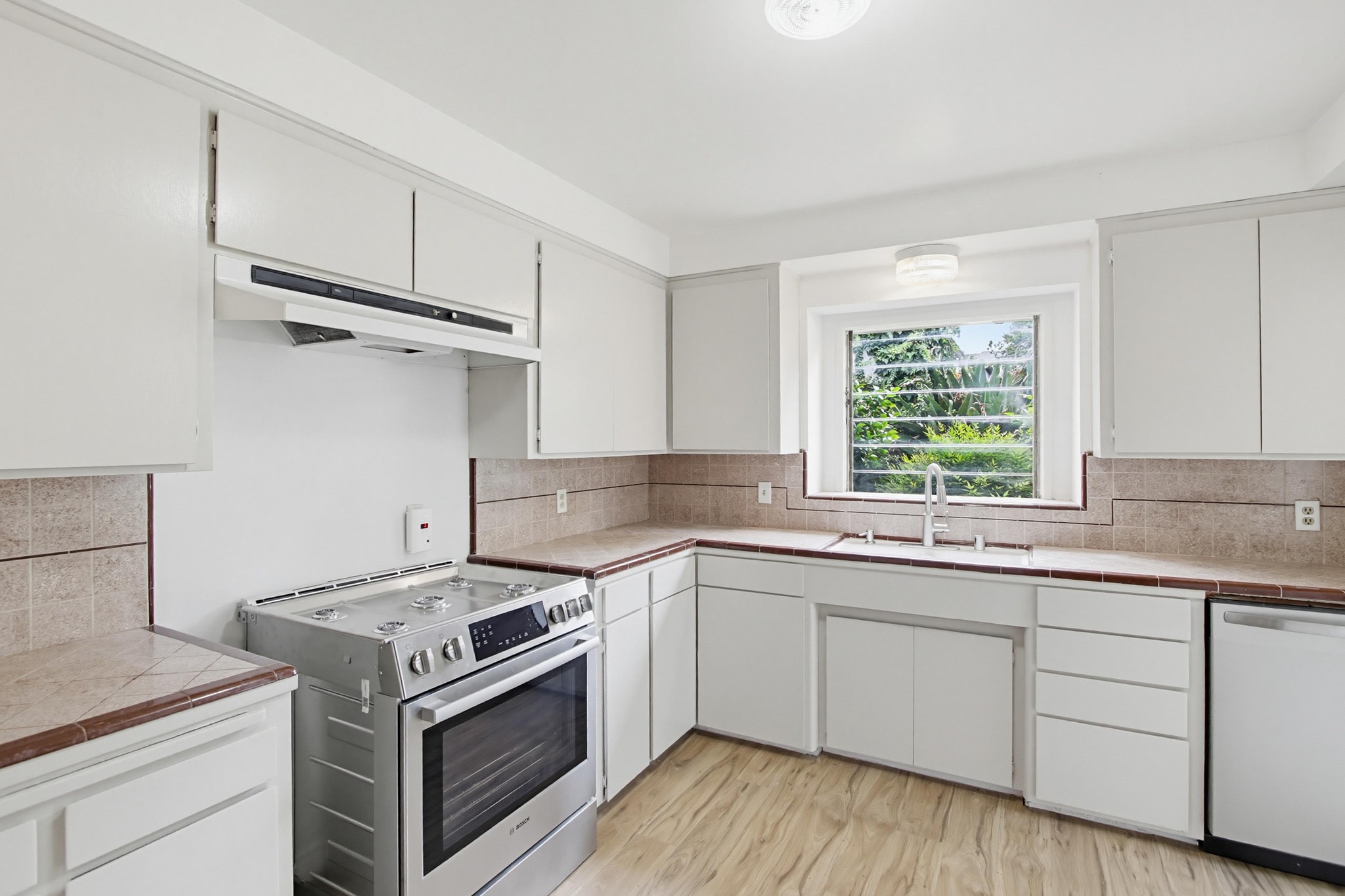 Virtual tour photo 16 of 43 for 815 Hermes Ave