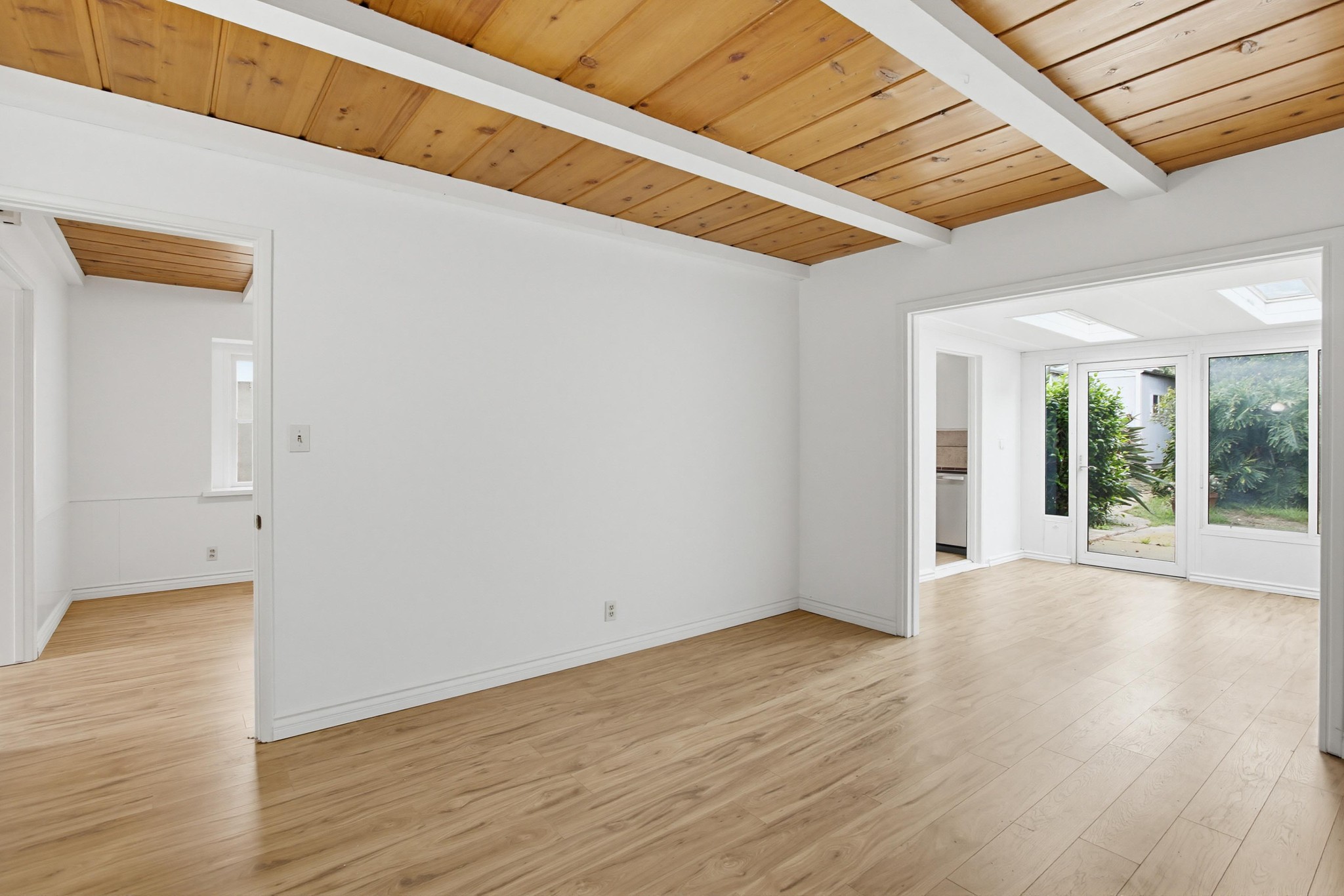 Virtual tour photo 24 of 43 for 815 Hermes Ave