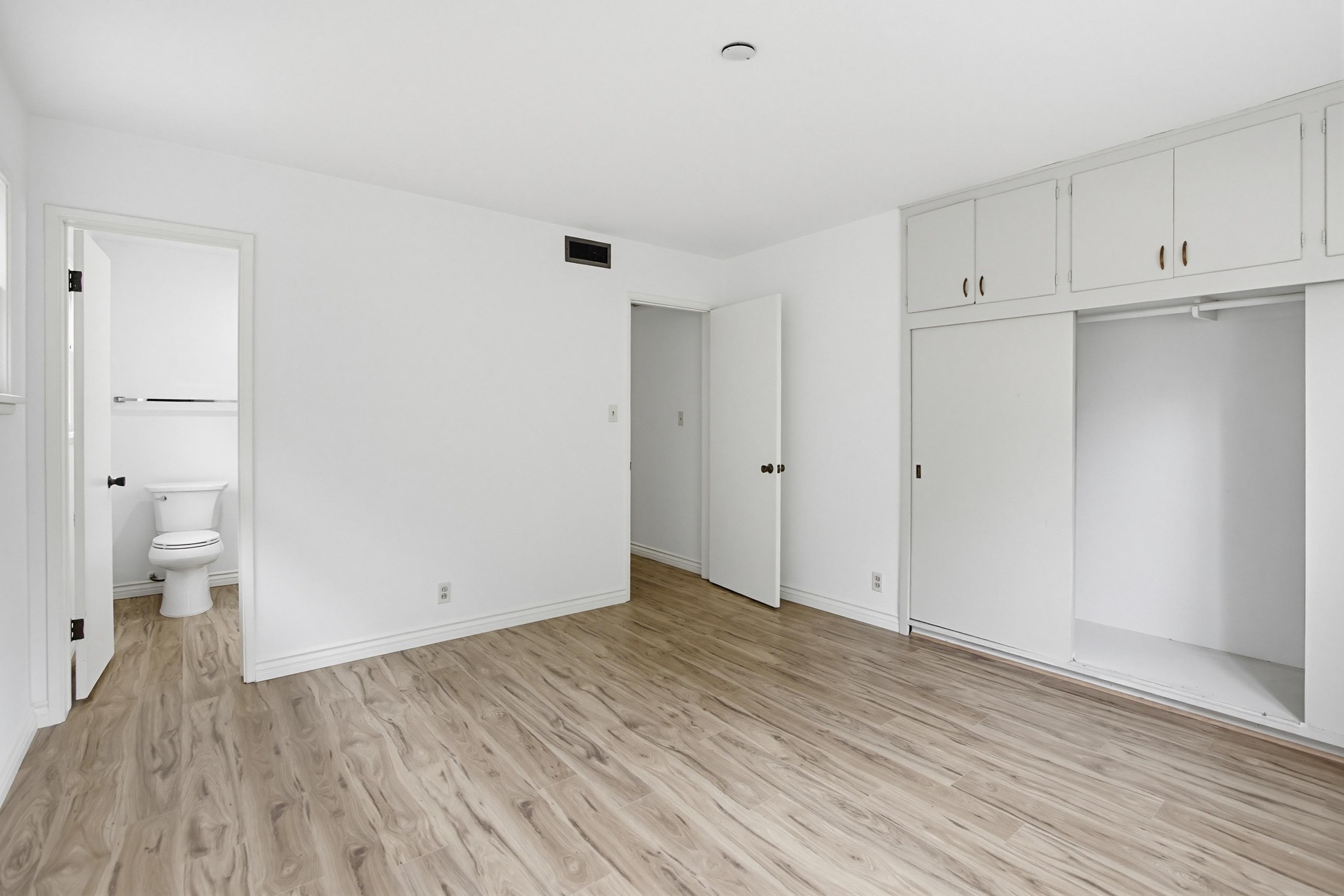 Virtual tour photo 30 of 43 for 815 Hermes Ave