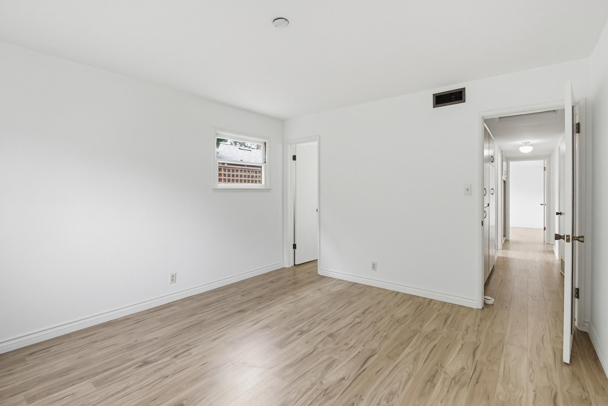 Virtual tour photo 31 of 43 for 815 Hermes Ave