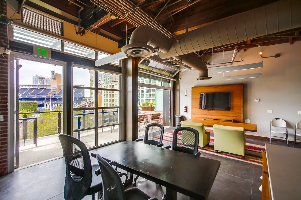 Virtual tour photo 16 of 42 for 815 J Street