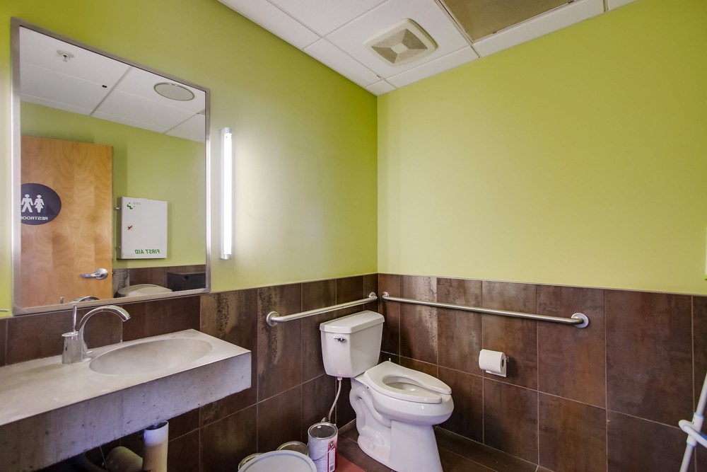 Virtual tour photo 18 of 42 for 815 J Street