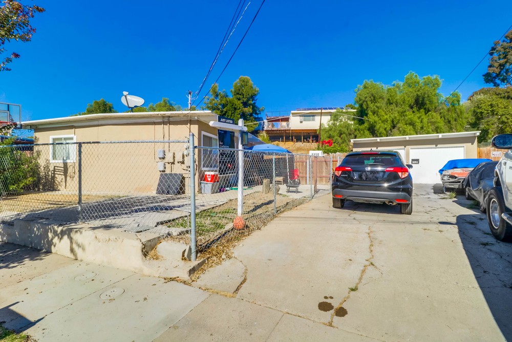 Virtual tour photo 1 of 27 for 8150 Dodie St #52