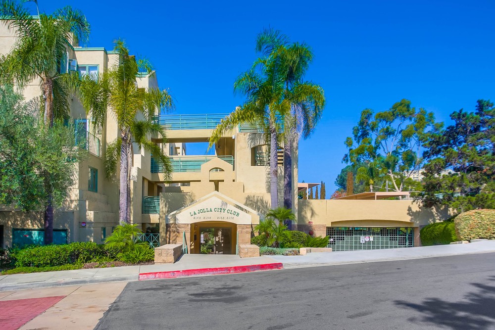 Virtual tour photo 1 of 41 for 8158 Avenida Navidad APT 11