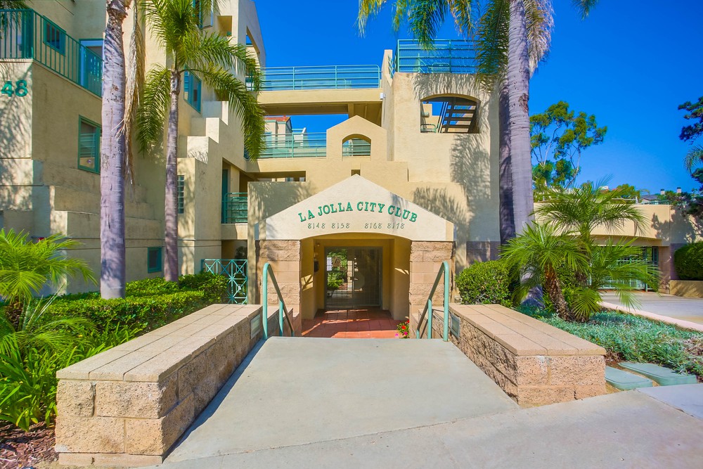 Virtual tour photo 3 of 41 for 8158 Avenida Navidad APT 11