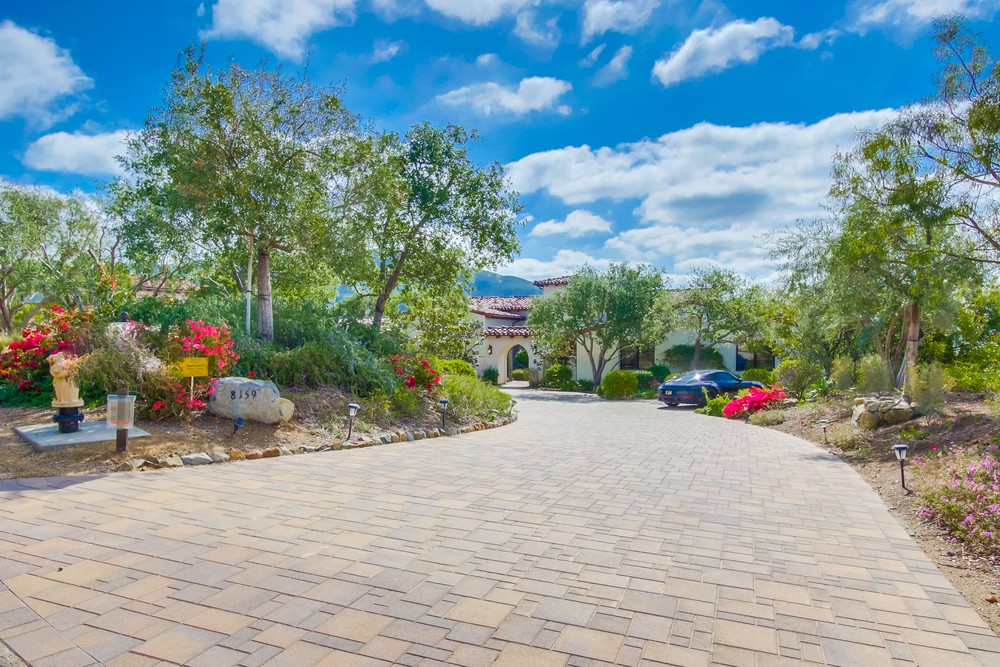 Virtual tour photo 1 of 122 for 8159 Doug Hill