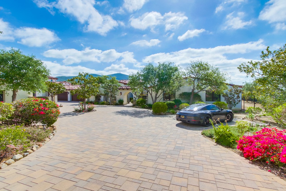 Virtual tour photo 3 of 122 for 8159 Doug Hill