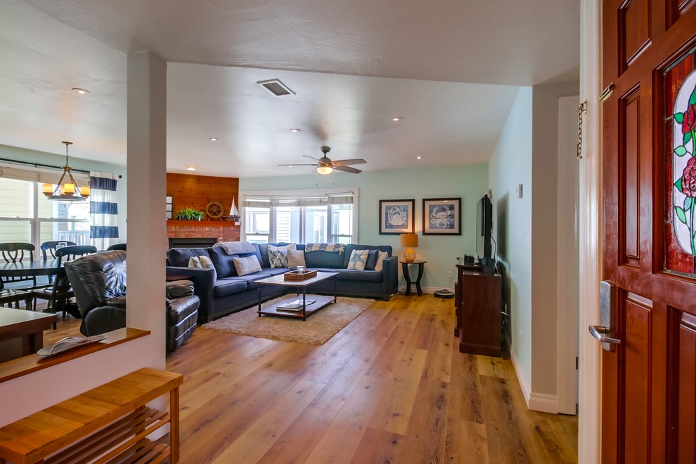 Virtual tour photo 8 of 45 for 816 Monterey Ct