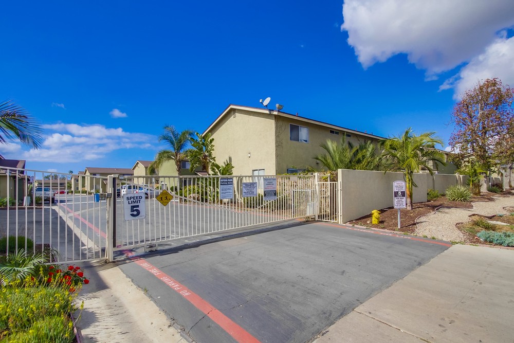 Virtual tour photo 1 of 44 for 818 Hollister St b