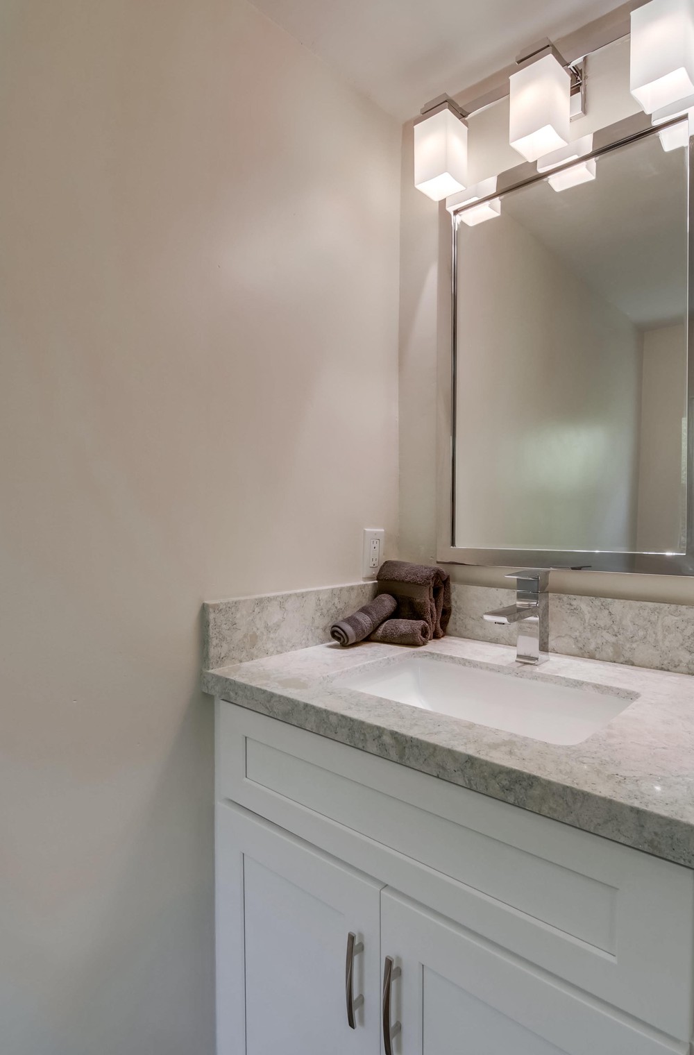 Virtual tour photo 26 of 47 for 819 Nantasket Ct