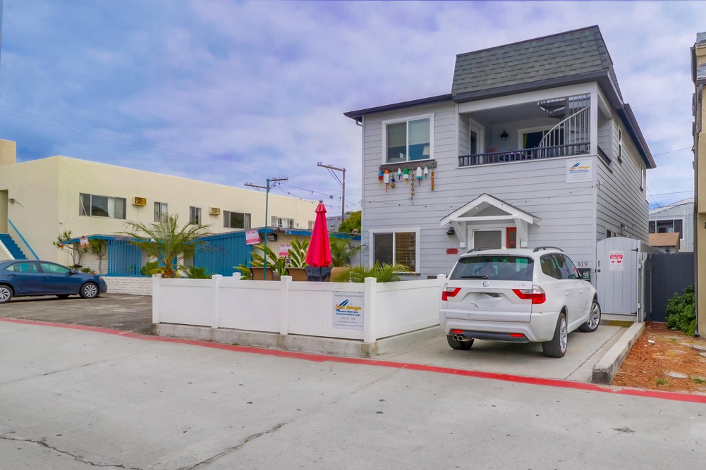 Virtual tour photo 3 of 46 for 819 Santa Clara Pl
