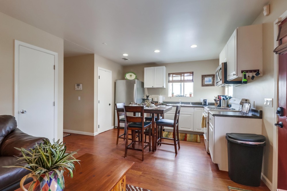 Virtual tour photo 13 of 46 for 819 Santa Clara Pl