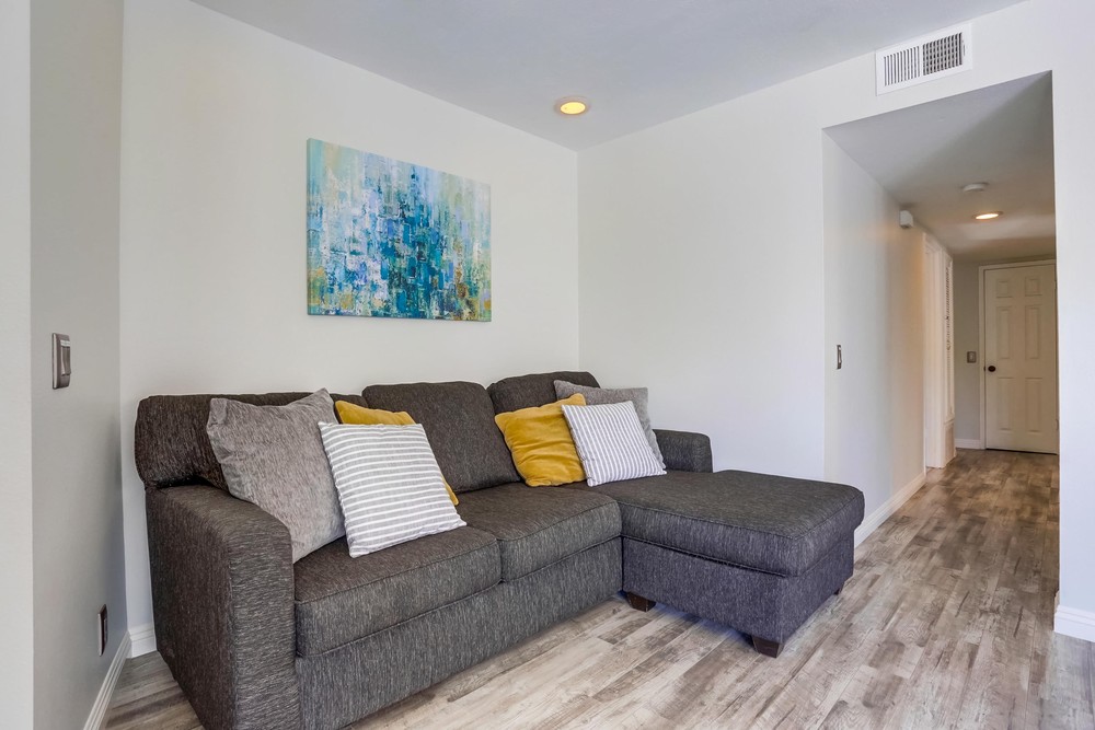 Virtual tour photo 12 of 28 for 822 Santa Clara Pl