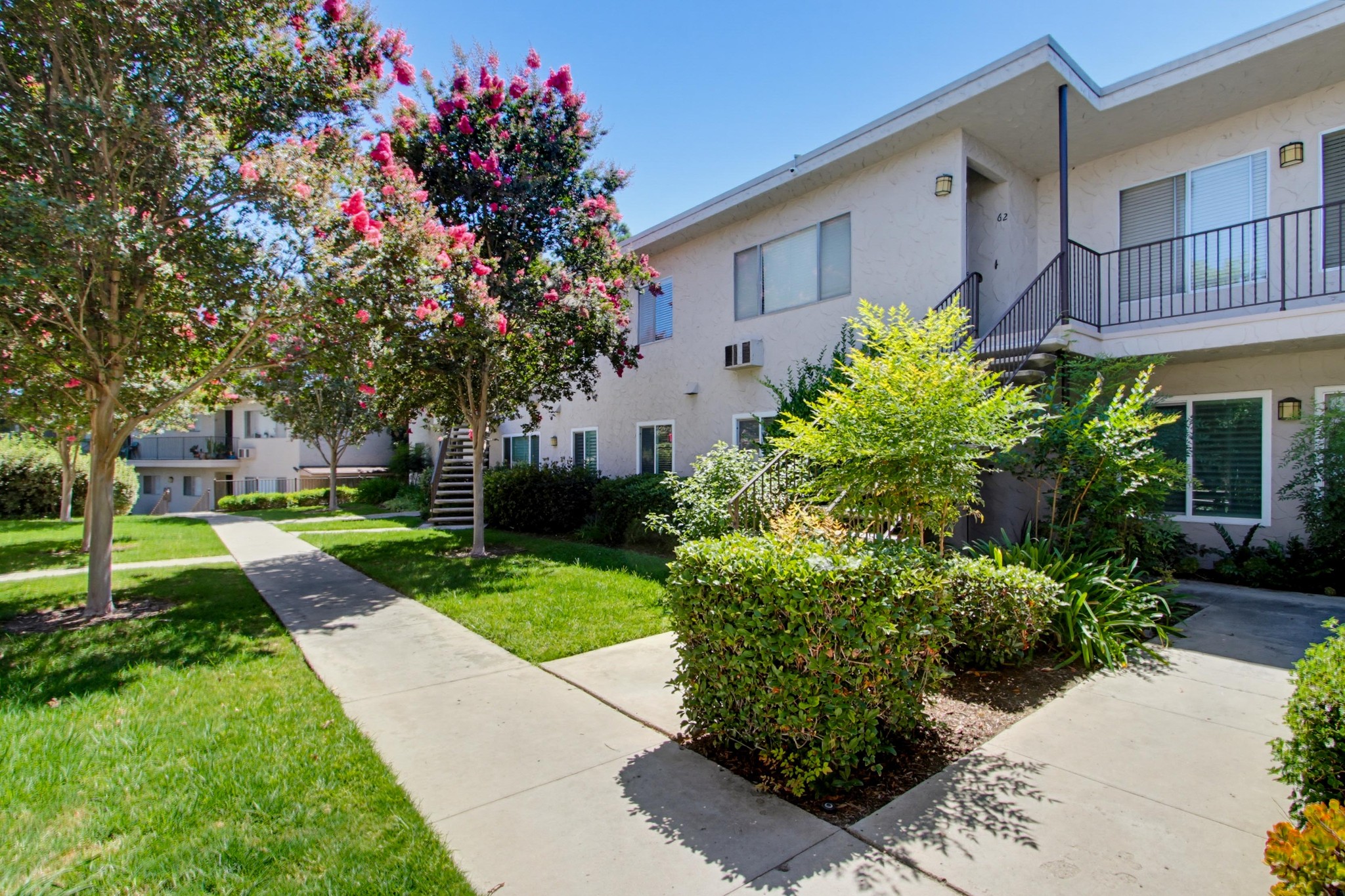 Virtual tour photo 1 of 39 for 8220 Vincetta Dr Unit 30