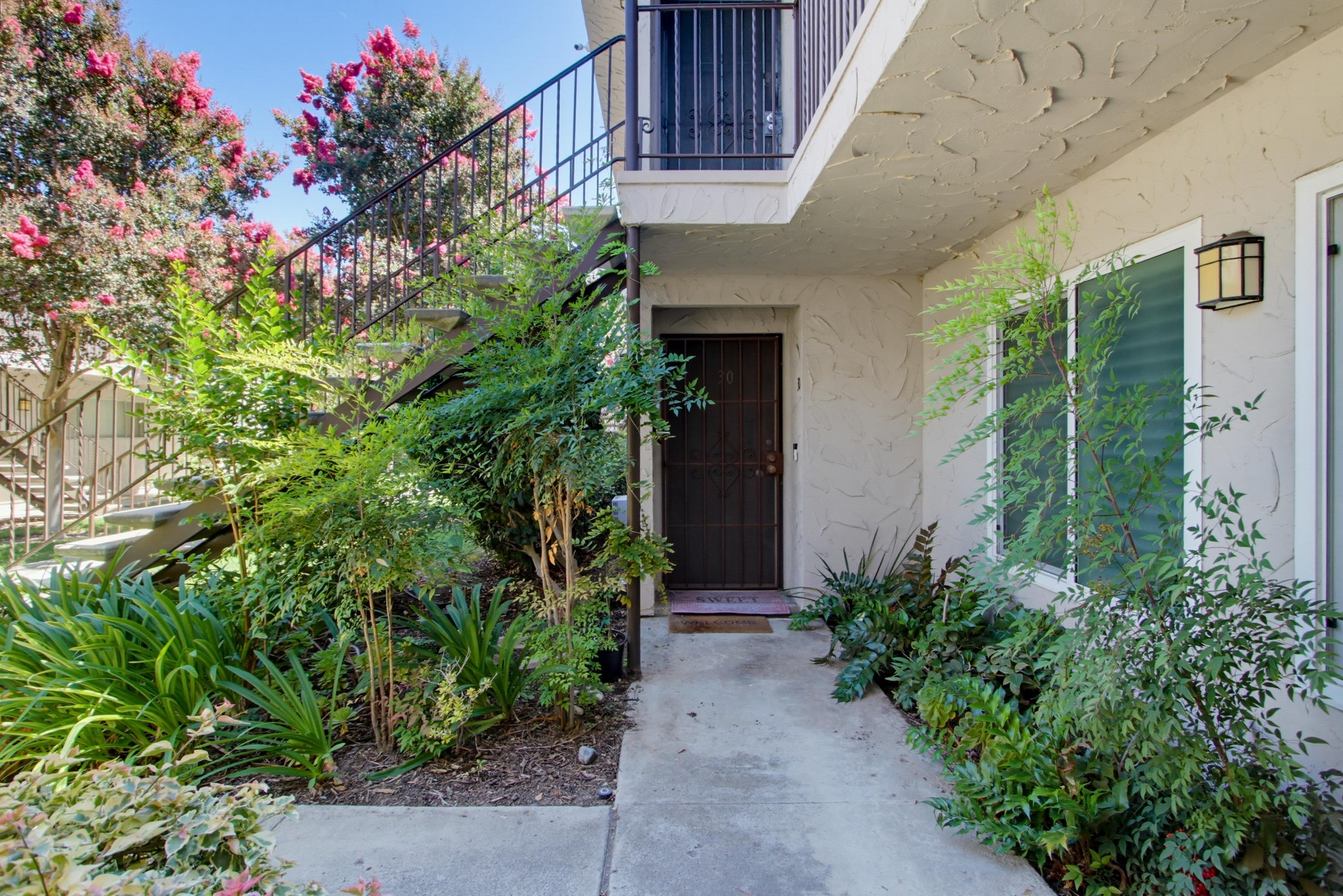 Virtual tour photo 3 of 39 for 8220 Vincetta Dr Unit 30