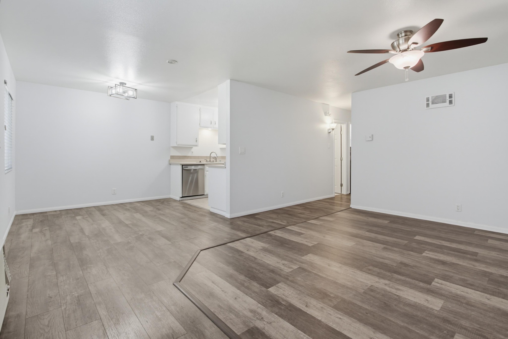 Virtual tour photo 6 of 39 for 8220 Vincetta Dr Unit 30