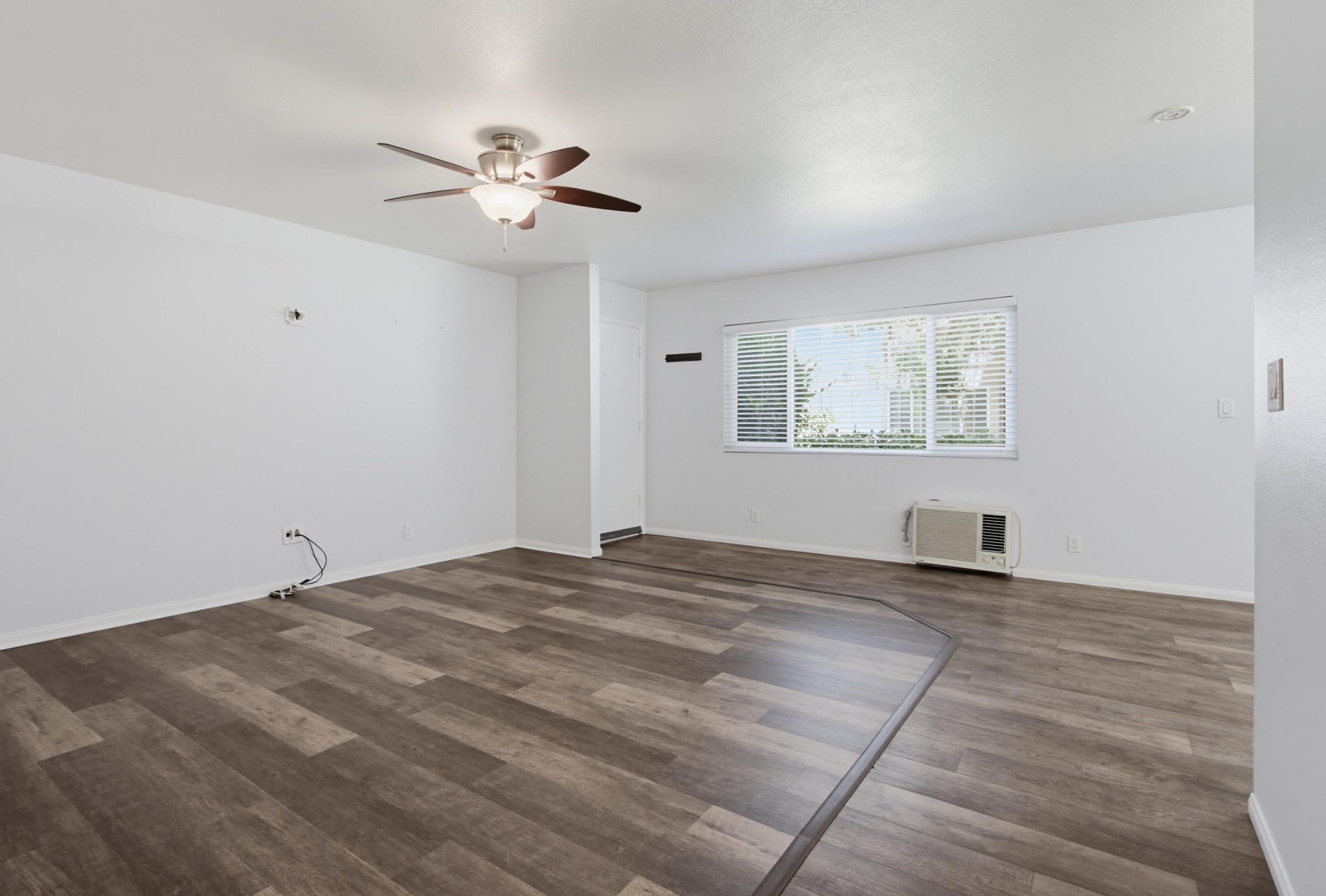Virtual tour photo 8 of 39 for 8220 Vincetta Dr Unit 30