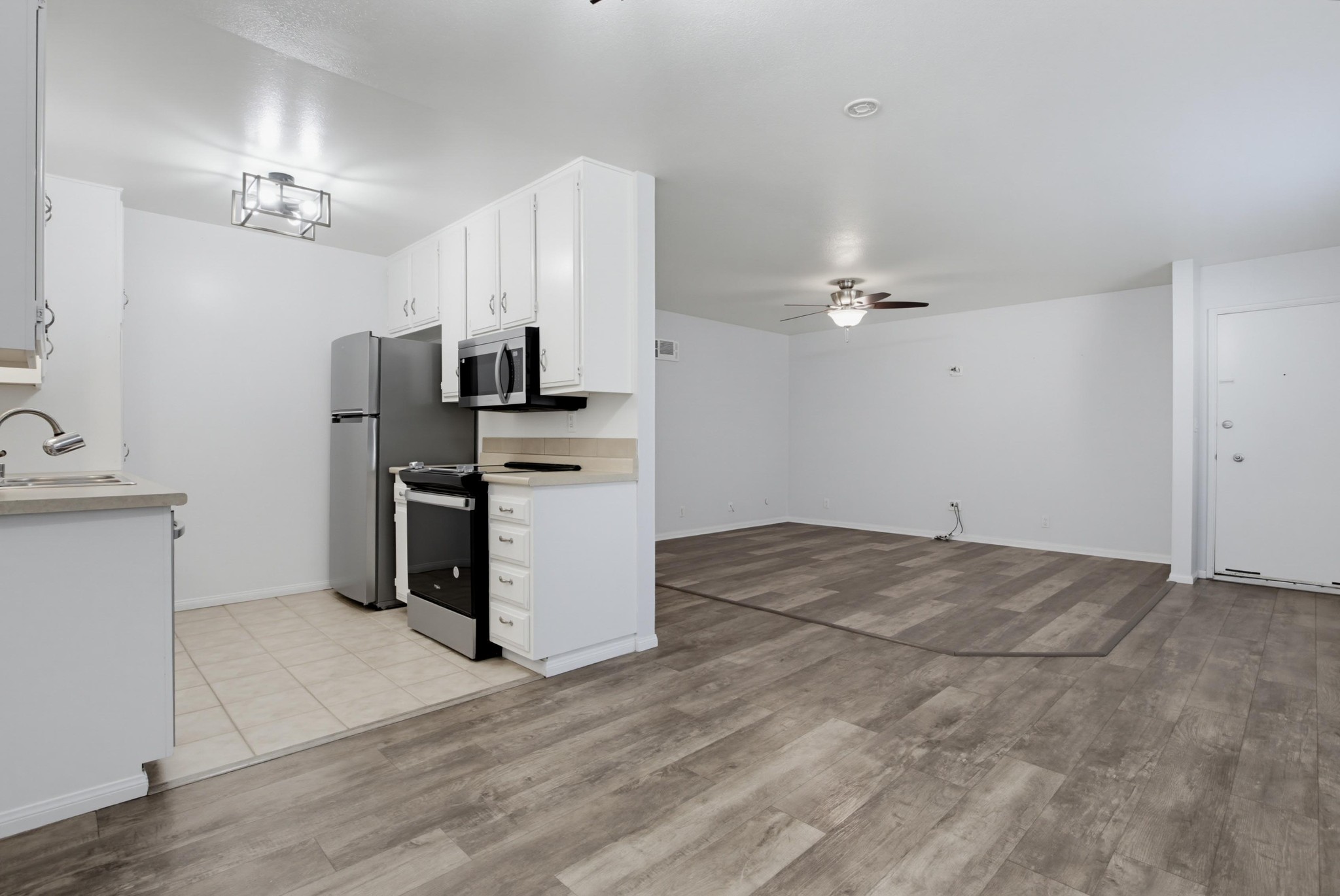 Virtual tour photo 12 of 39 for 8220 Vincetta Dr Unit 30