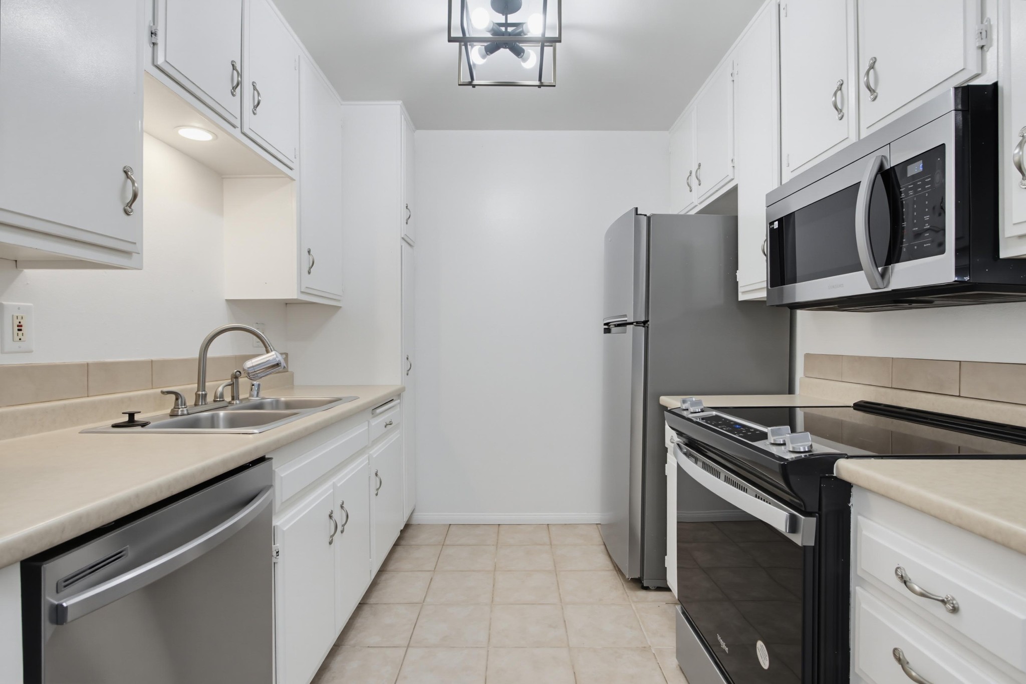 Virtual tour photo 13 of 39 for 8220 Vincetta Dr Unit 30
