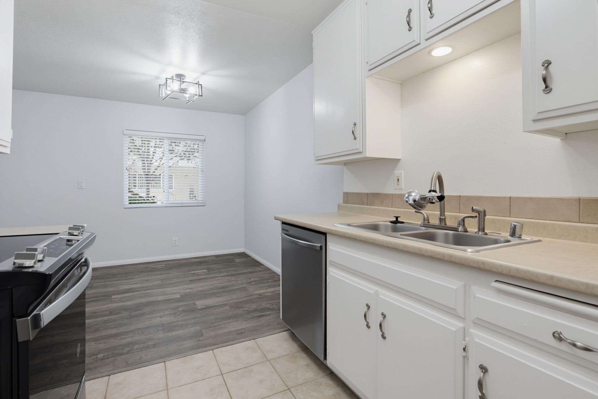 Virtual tour photo 16 of 39 for 8220 Vincetta Dr Unit 30