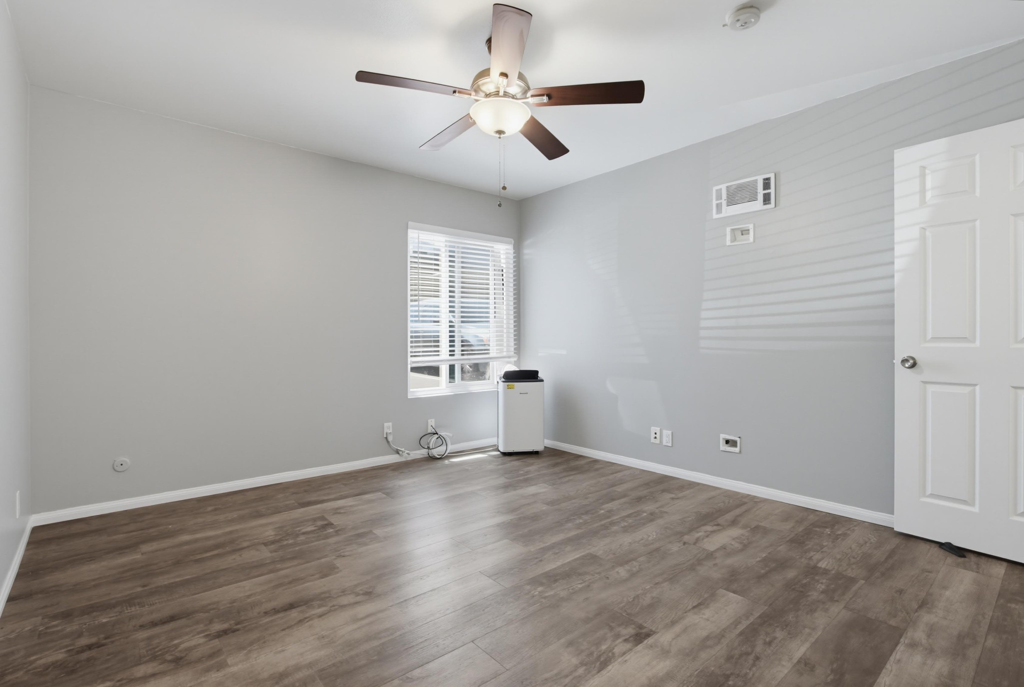 Virtual tour photo 18 of 39 for 8220 Vincetta Dr Unit 30