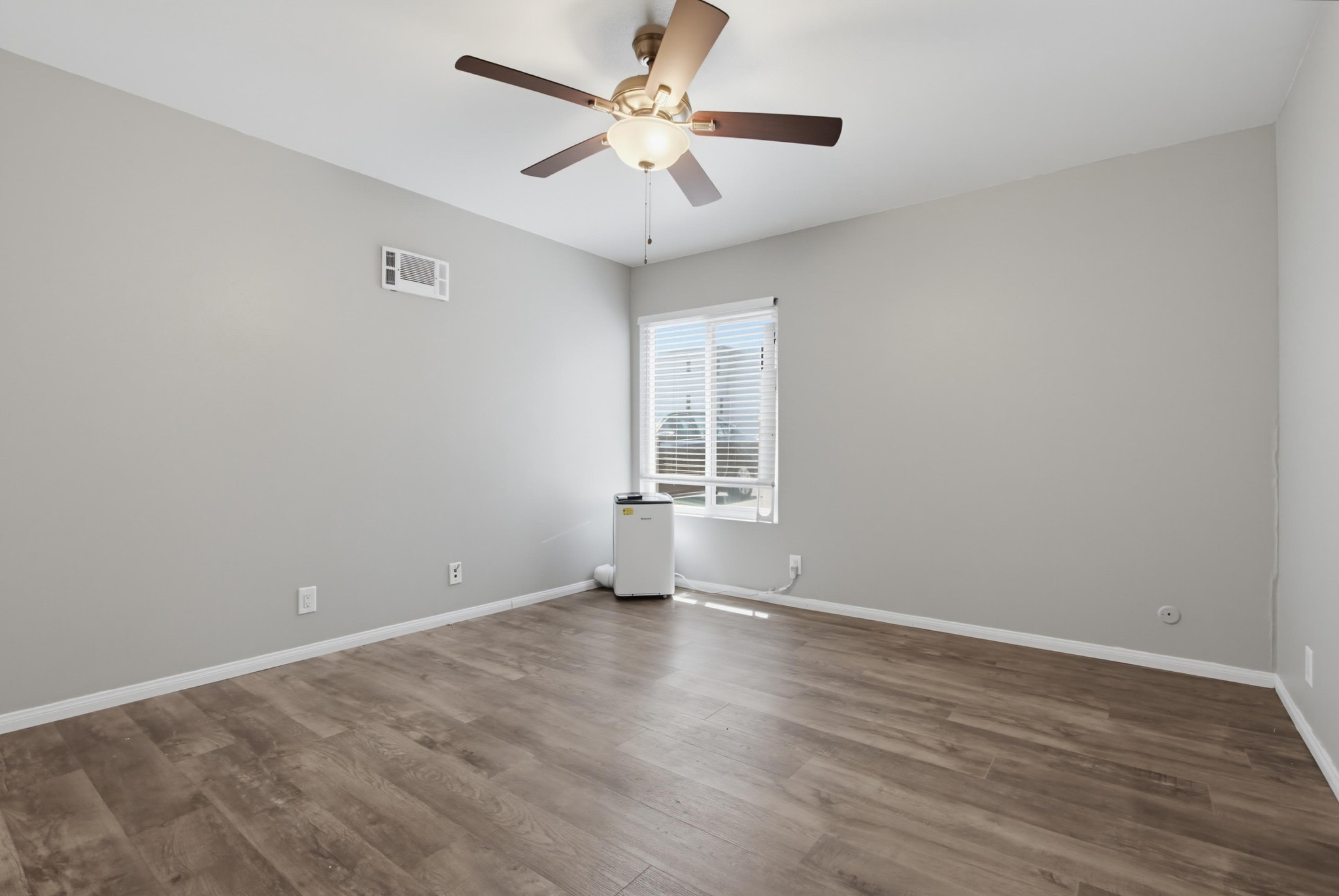 Virtual tour photo 26 of 39 for 8220 Vincetta Dr Unit 30