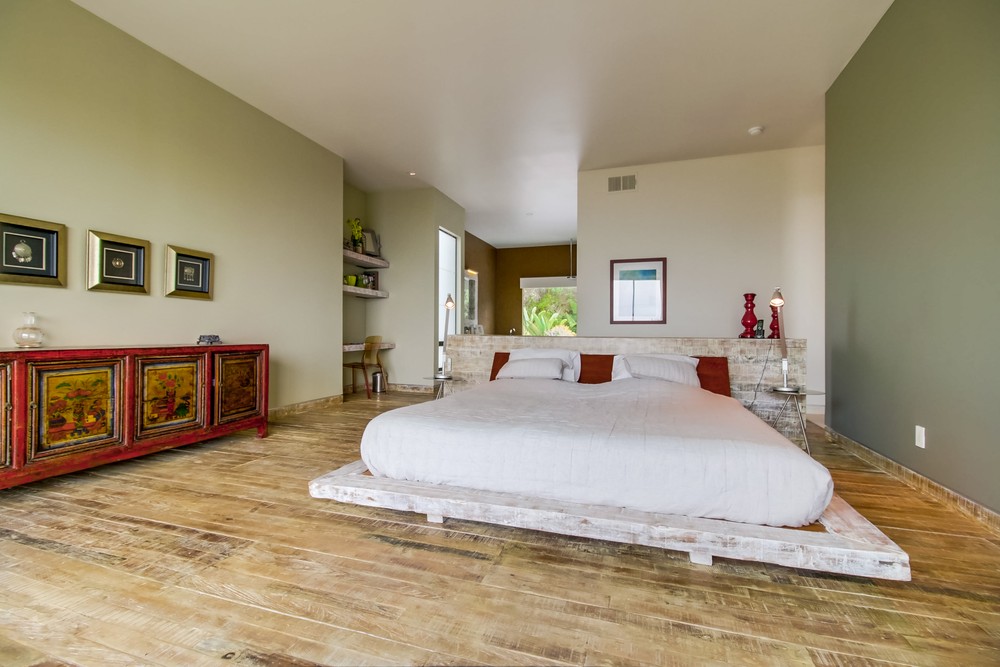 Virtual tour photo 32 of 58 for 823 Cornish Dr