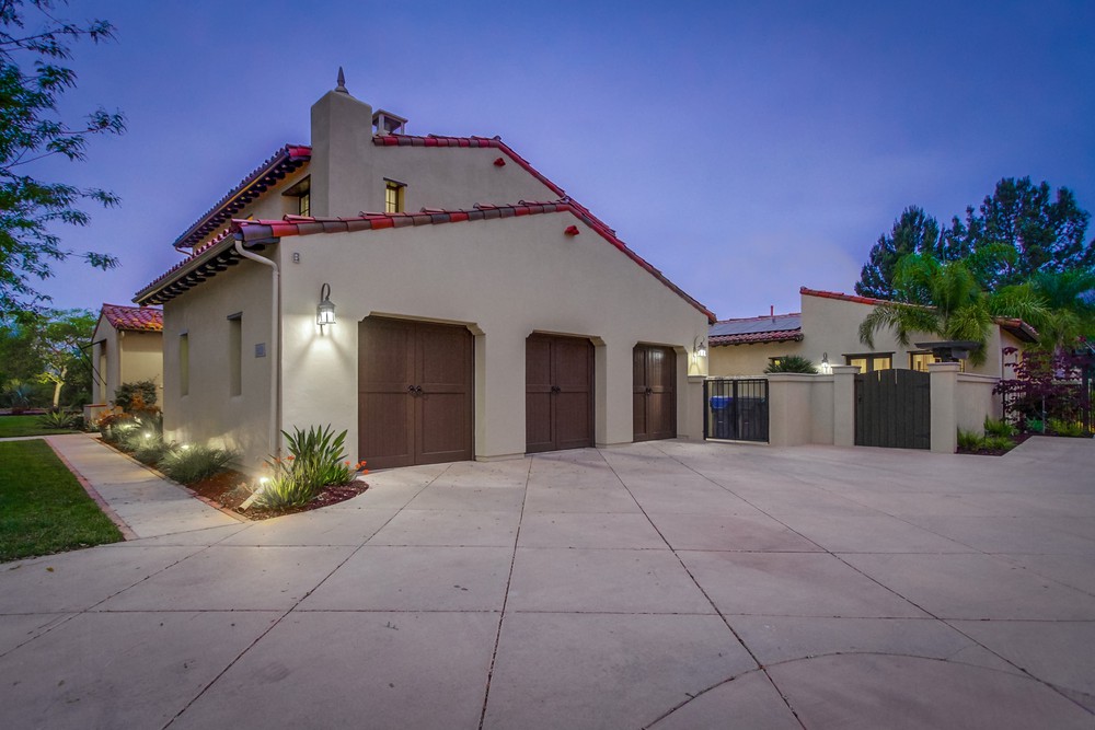 Virtual tour photo 12 of 170 for 8232 The Landing Way