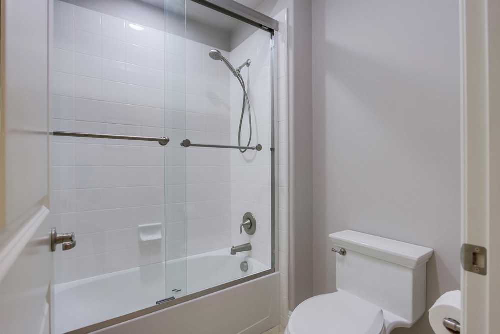 Virtual tour photo 101 of 170 for 8232 The Landing Way