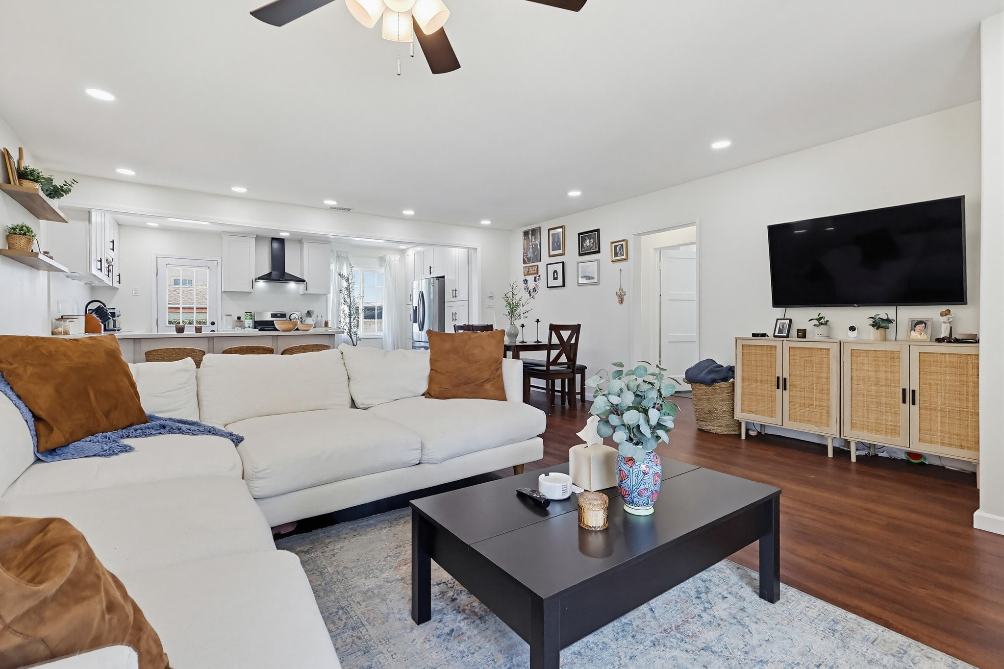 Virtual tour photo 9 of 58 for 8240 Adoree St