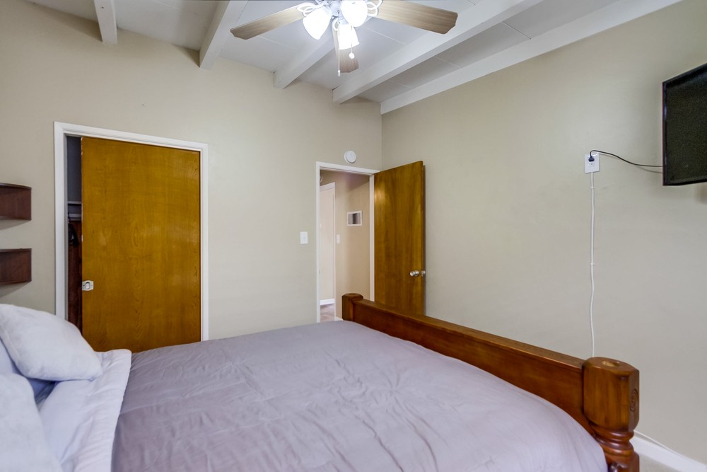 Virtual tour photo 30 of 41 for 825 Island Ct