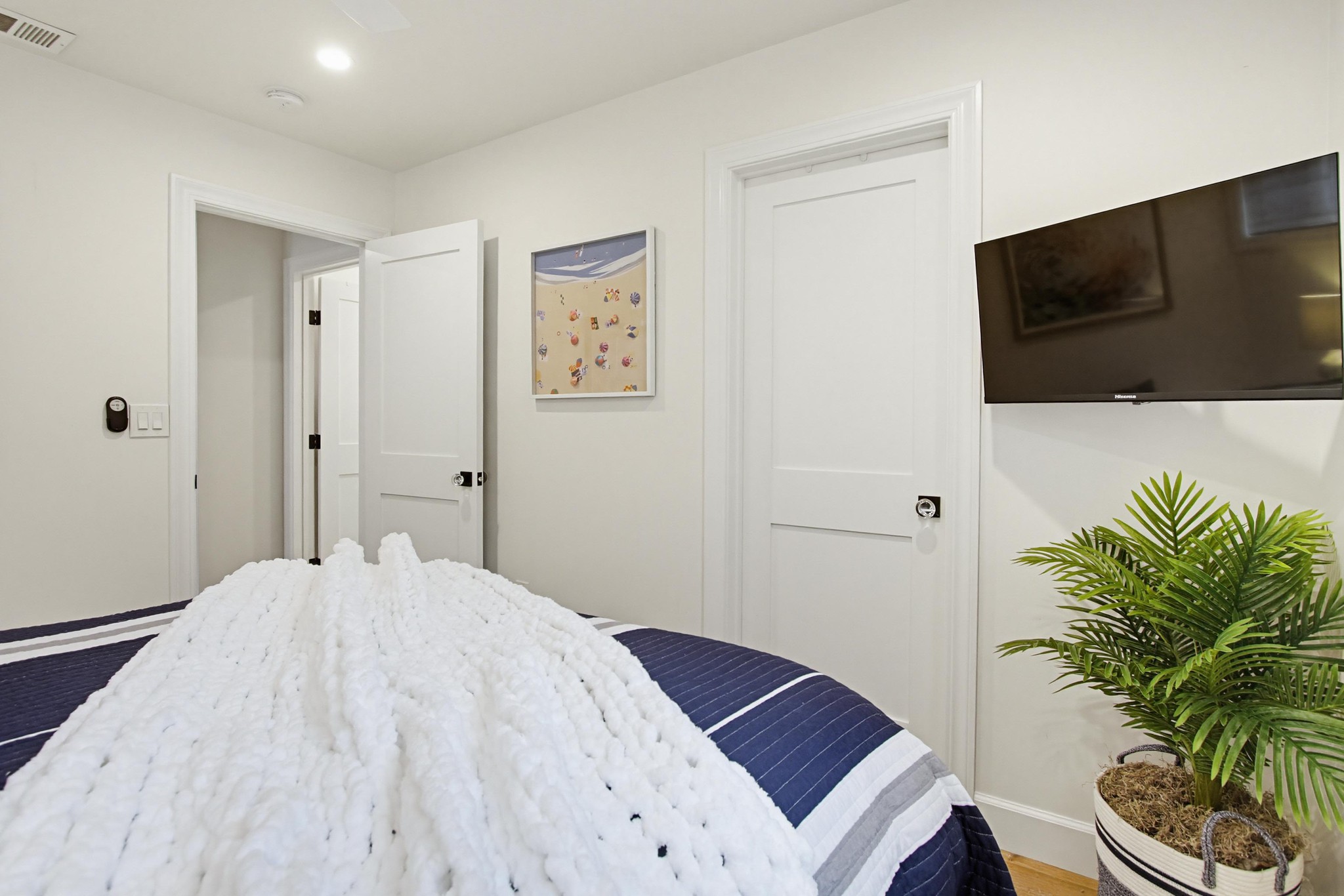 Virtual tour photo 27 of 50 for 825 Rockaway Ct