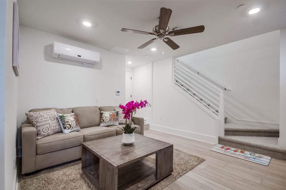 Virtual tour photo 14 of 57 for 825 Santa Barbara Pl