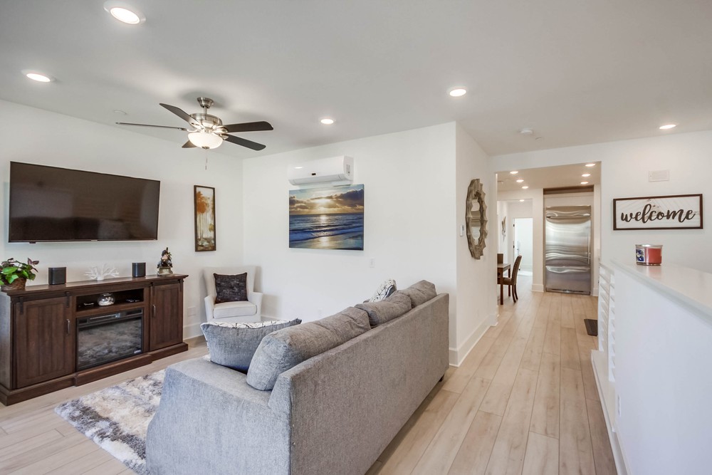 Virtual tour photo 21 of 57 for 825 Santa Barbara Pl