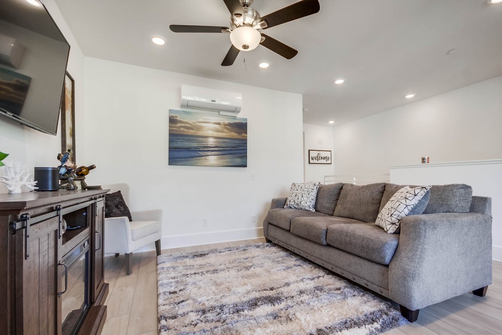 Virtual tour photo 22 of 57 for 825 Santa Barbara Pl