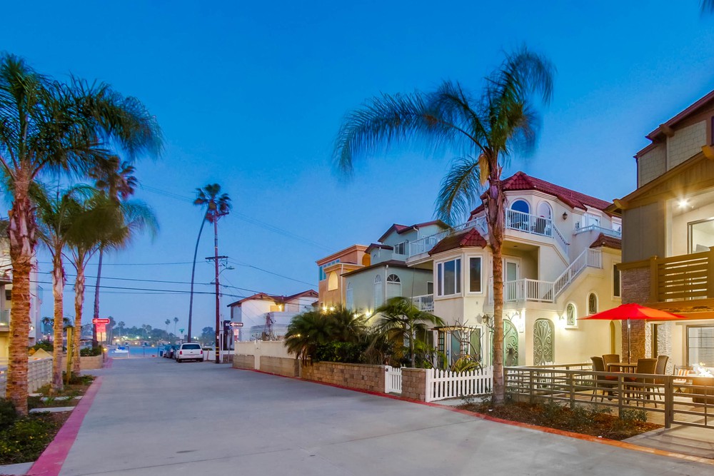 Virtual tour photo 3 of 64 for 825 Santa Barbara Pl
