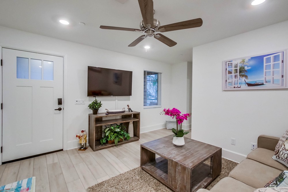Virtual tour photo 14 of 64 for 825 Santa Barbara Pl
