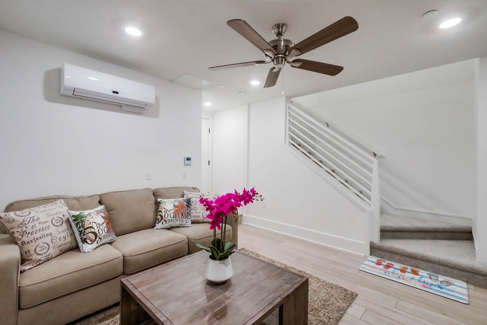 Virtual tour photo 15 of 64 for 825 Santa Barbara Pl