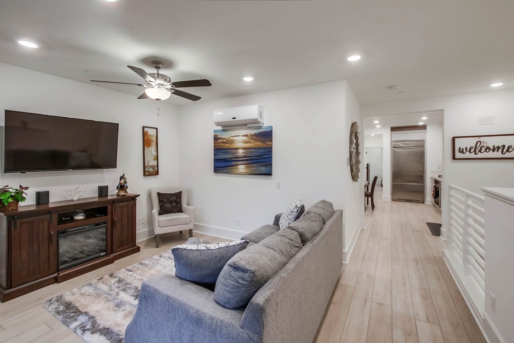 Virtual tour photo 18 of 64 for 825 Santa Barbara Pl