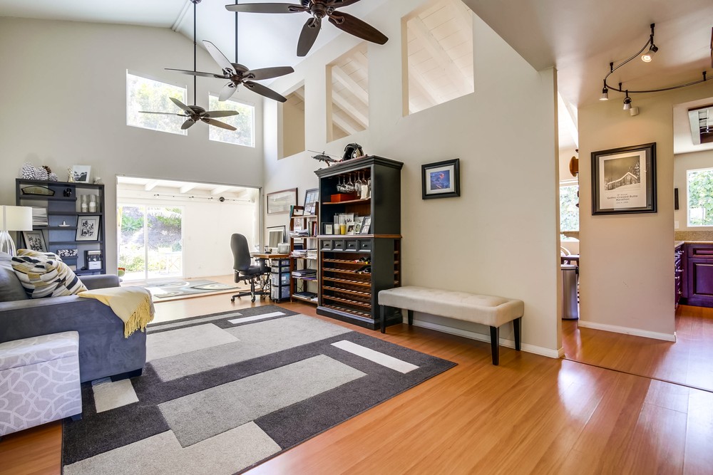 Virtual tour photo 9 of 44 for 8250 Hillandale Dr