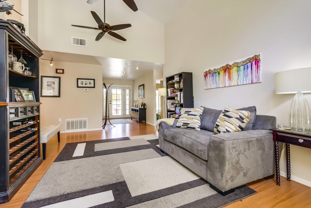 Virtual tour photo 12 of 44 for 8250 Hillandale Dr