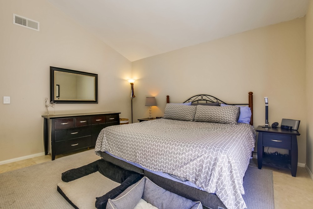 Virtual tour photo 31 of 44 for 8250 Hillandale Dr