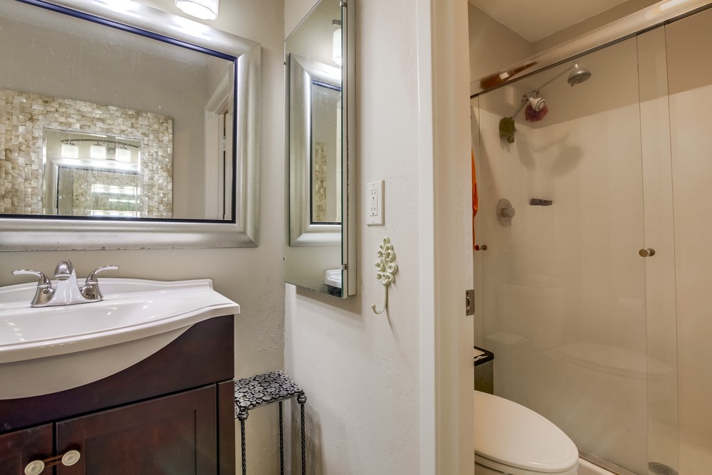 Virtual tour photo 33 of 44 for 8250 Hillandale Dr