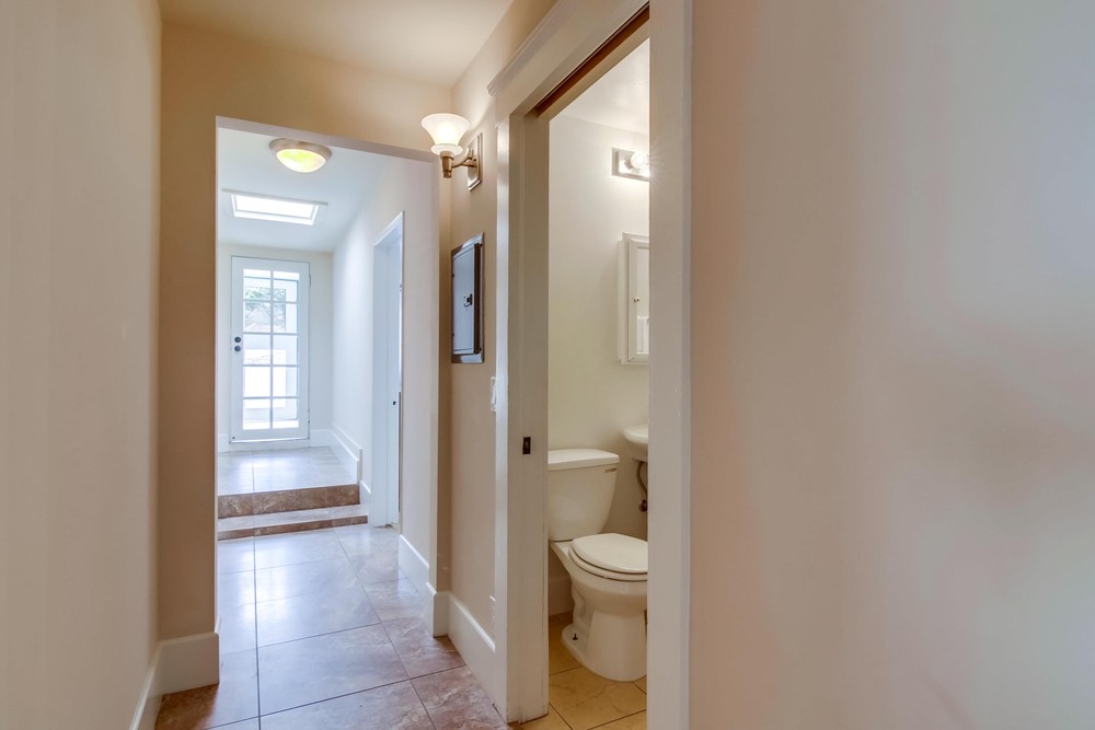 Virtual tour photo 33 of 48 for 826 Glendale Ave